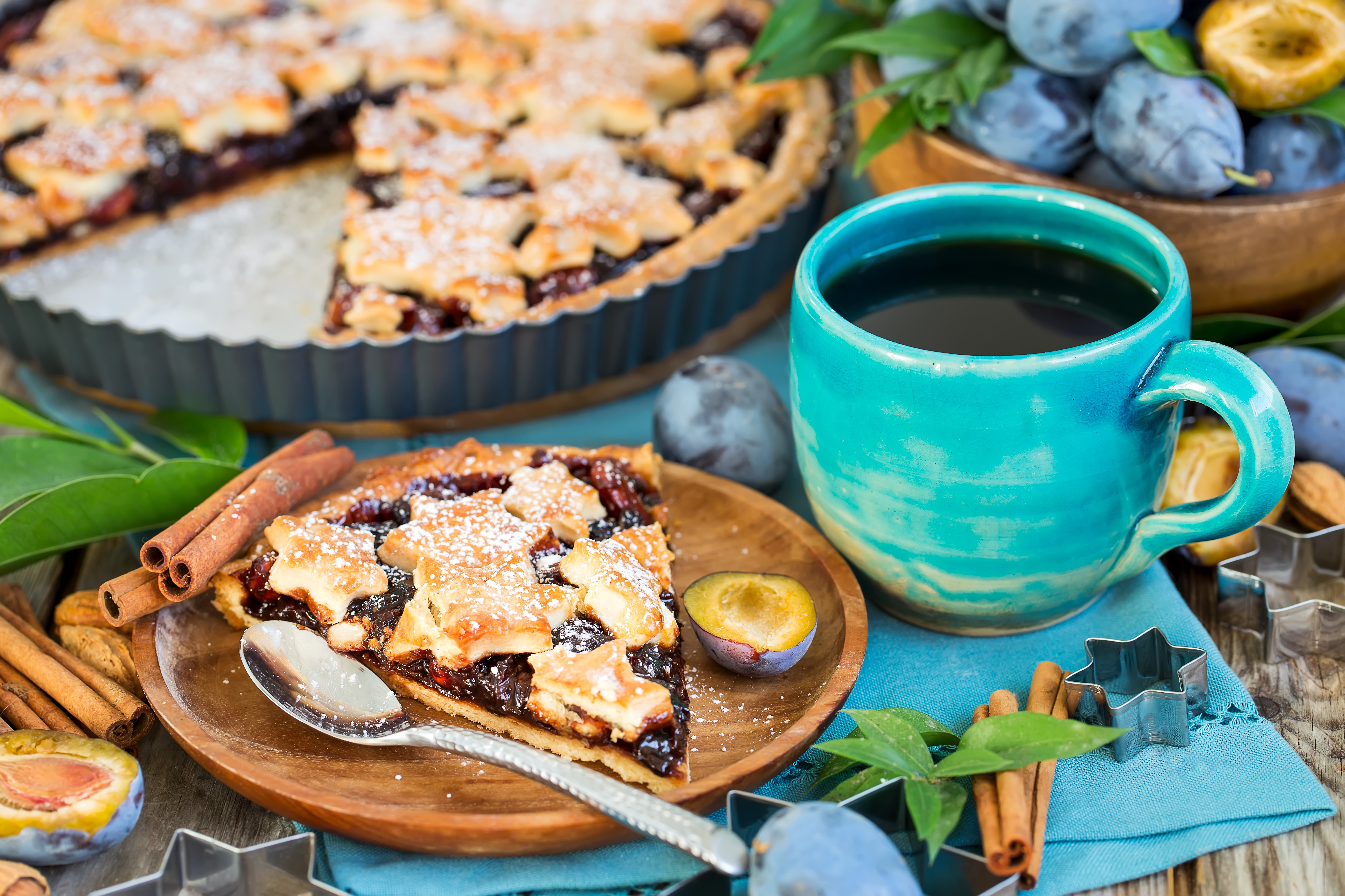 cake with plum marmalade