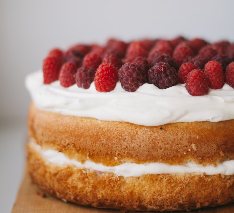 cake with strawberries