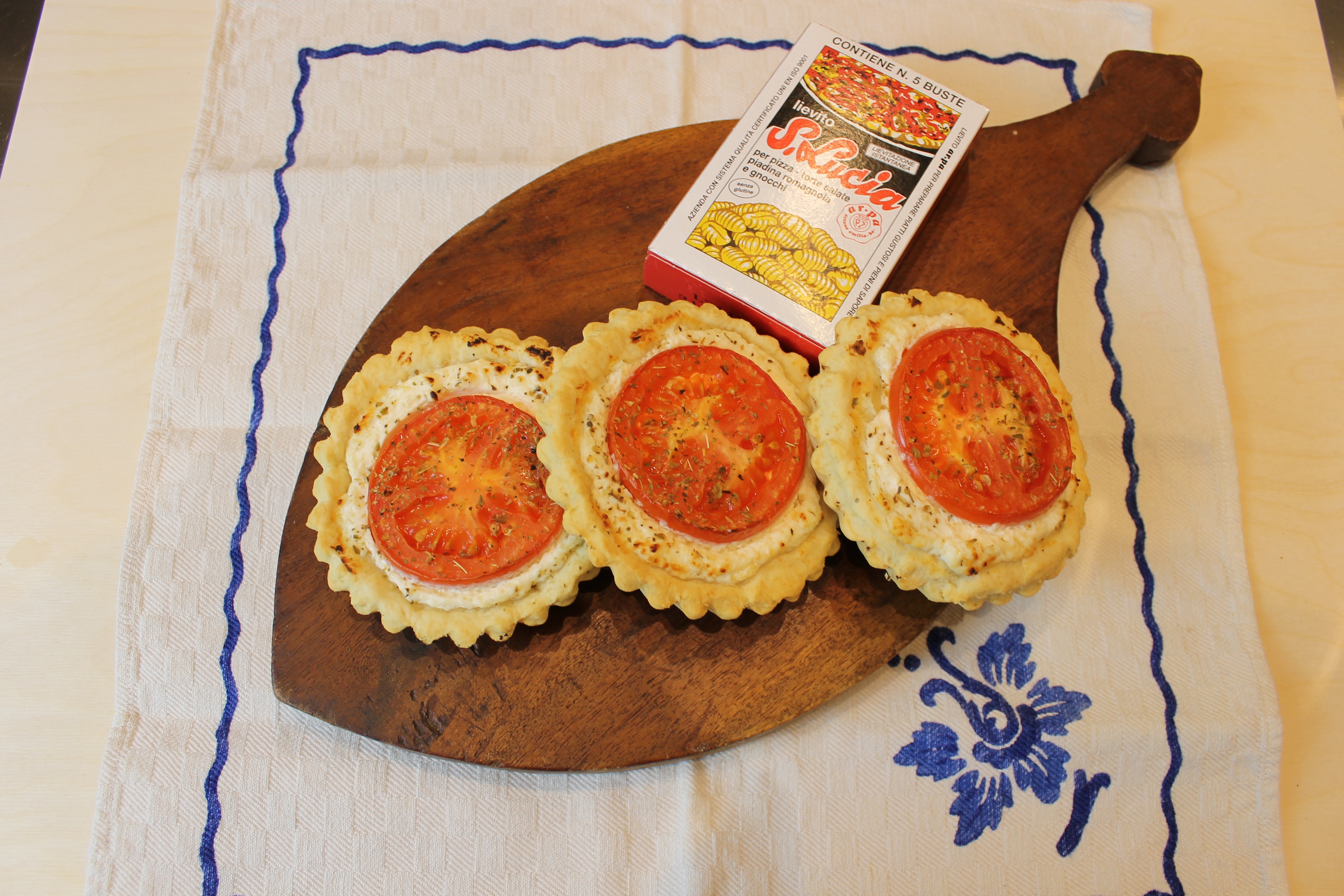 Tartaletas de ricotta y tomate