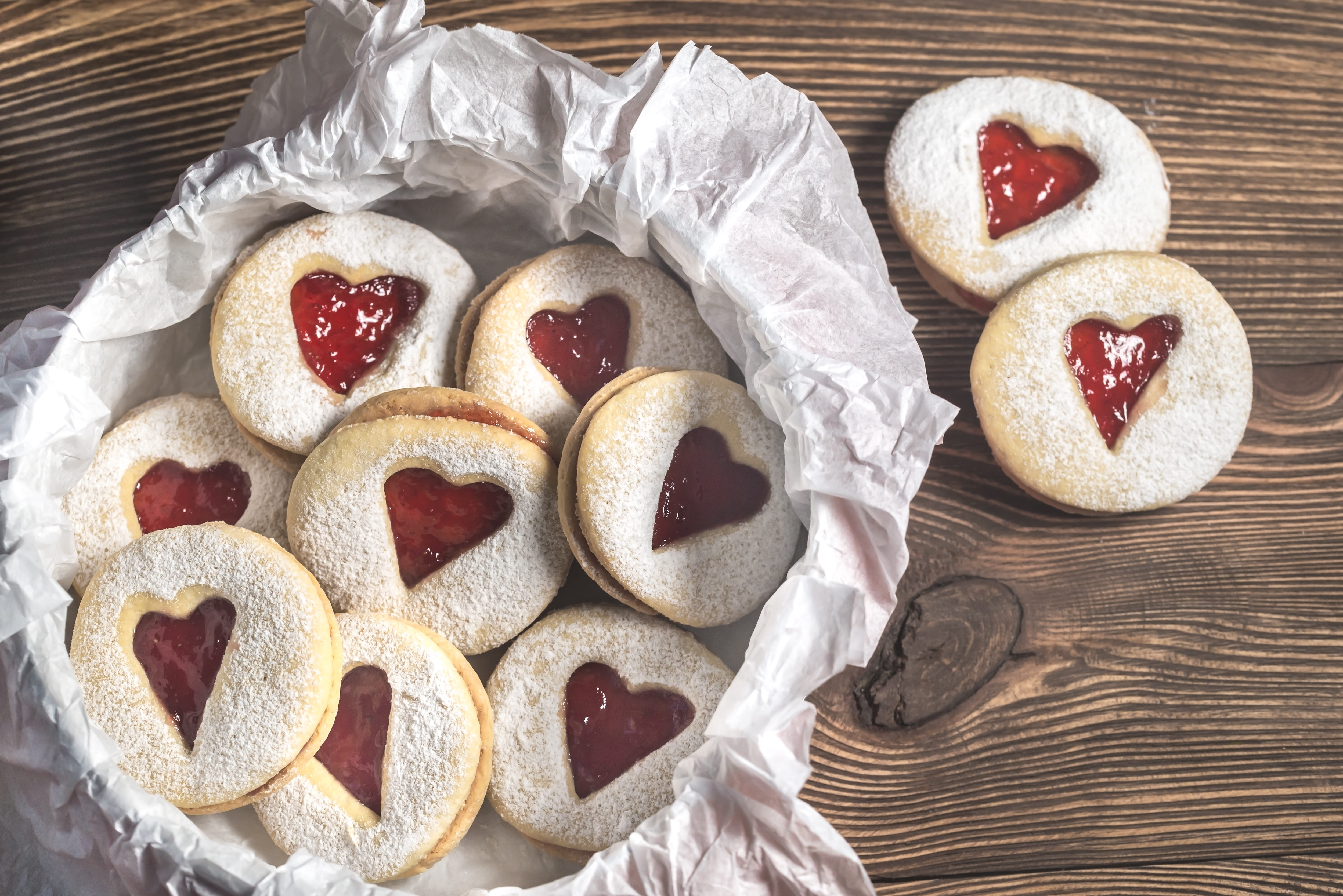 “Occhio di bue” cookies (jam-filled sandwich cookies)